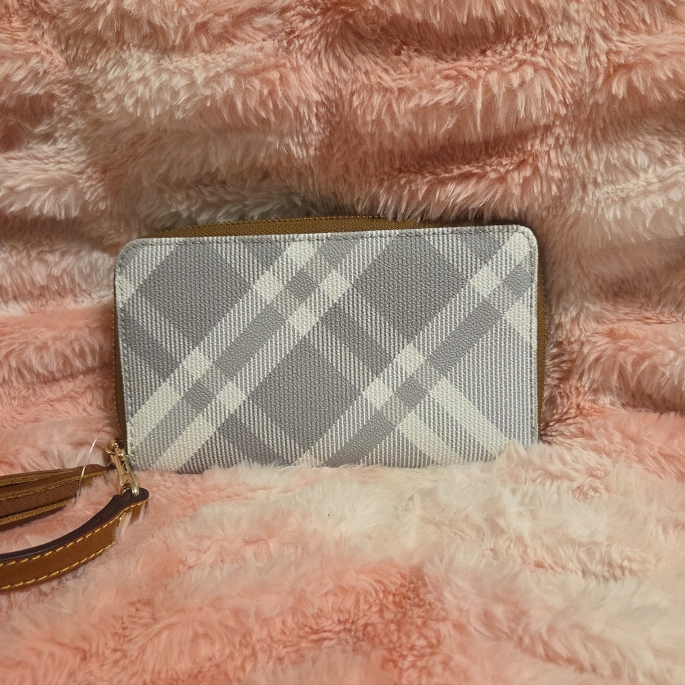BNWT Dooney & Bourke WHITE/GRAY Plaid Zip-Around Wallet/WRISTLET - Picture 7 of 7